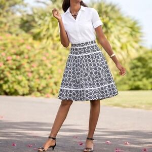 Jones New York Size 12 Eyelet Circle Knee Length Skirt Black White Floral Circle